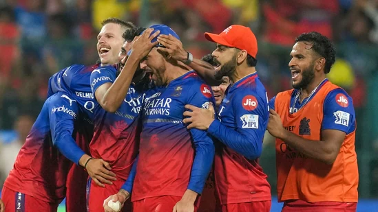 &Quot;ऐसे नहीं मिलती ट्रॉफी...&Quot; एक बार फिर अंबाती रायडू ने विराट कोहली पर साधा निशाना, ऑरेंज कैप जीतने पर कह दी बड़ी बात 3 Royal Challengers Bengaluru