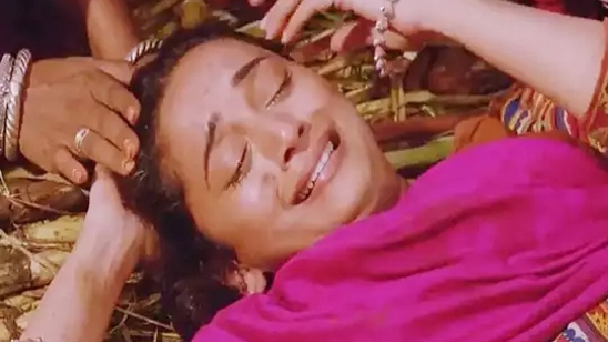 रोमांटिक सीन शूट करते वक्त बेकाबू हो गए थे ये बॉलीवुड स्टार्स, कट होने के बाद भी करते रहे थे किस 
