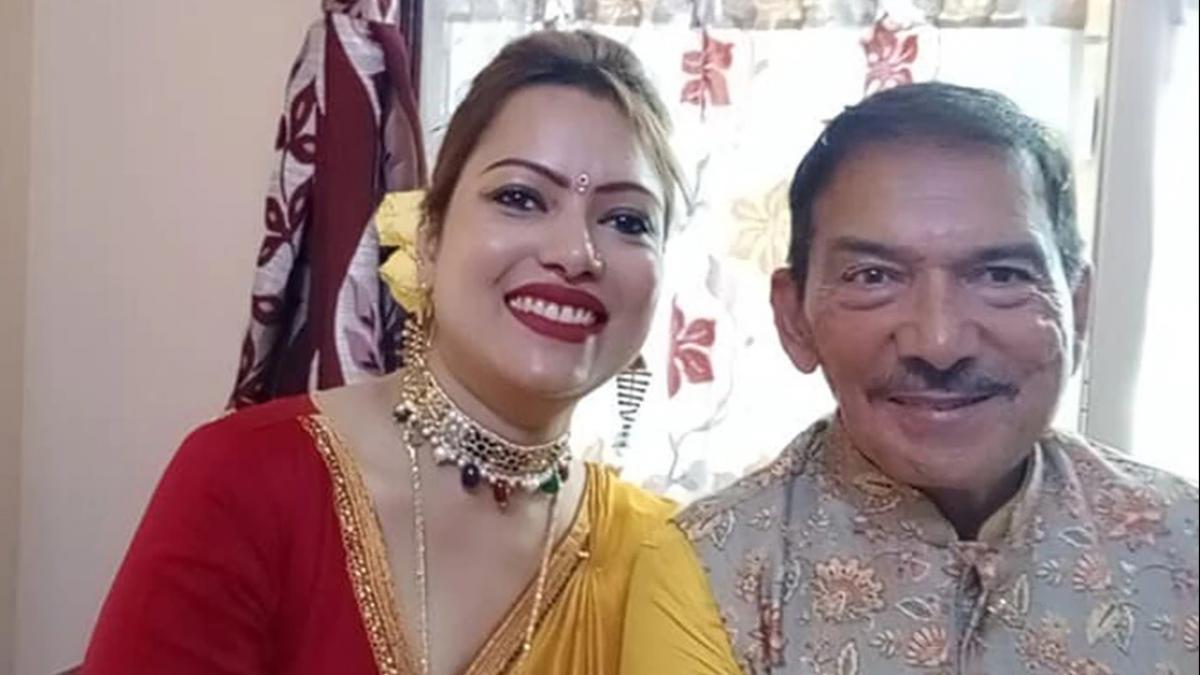 28 साल छोटी लड़की के साथ शादी के बंधन में बंधा यह भारतीय खिलाड़ी, अधेड़ उम्र में हुआ इश्क़ 2 Arun Lal