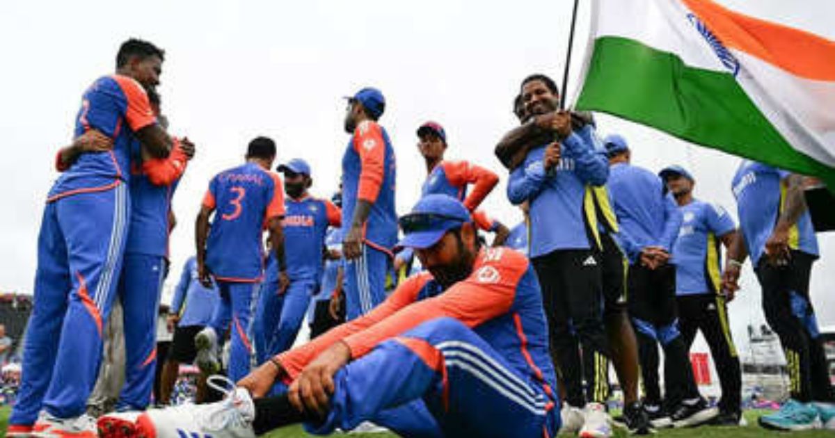 फूट-फूटकर रोए रोहित-विराट, हार्दिक के भी निकले आंसू, जीत के बाद गमगीन हुई टीम इंडिया, रौंगटे खड़े कर देना वाला Video 3 Team India