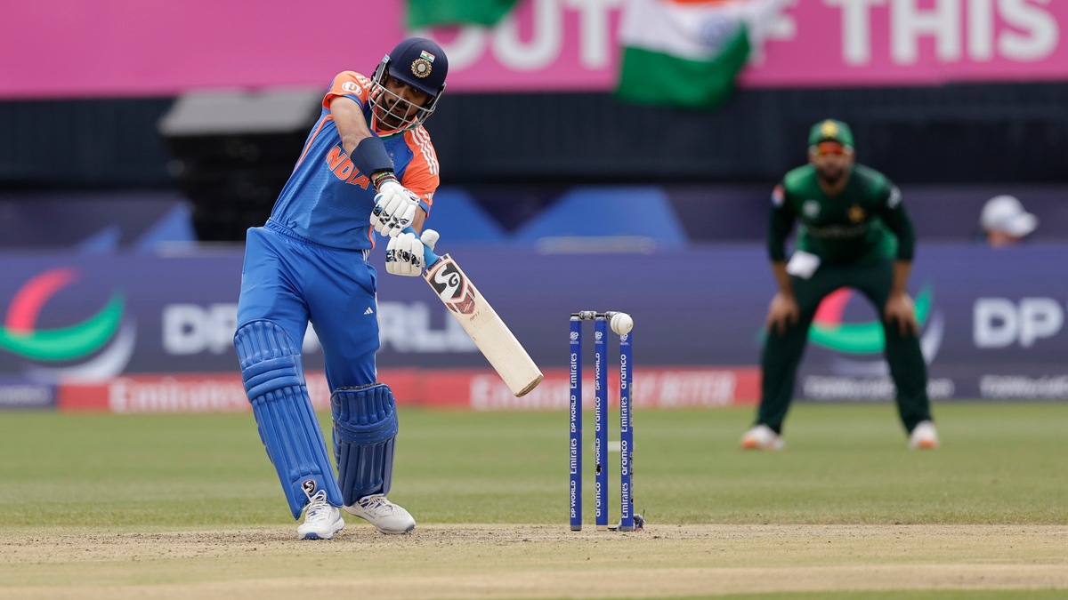 Ind Vs Pak: टीम इंडिया की जीत के 3 सुपरहीरो, जिन्होंने पाकिस्तान को चटाई धूल, 15वें ओवर में पलट दिया पूरा मैच 2 Axar Patel