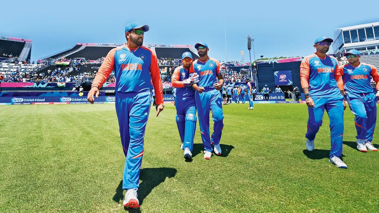 टीम इंडिया के हेड कोच पद के लिए इन 2 खिलाड़ियों के बीच शुरू हुई जंग, बने एक-दूसरे की जान के दुश्मन 4 Team India