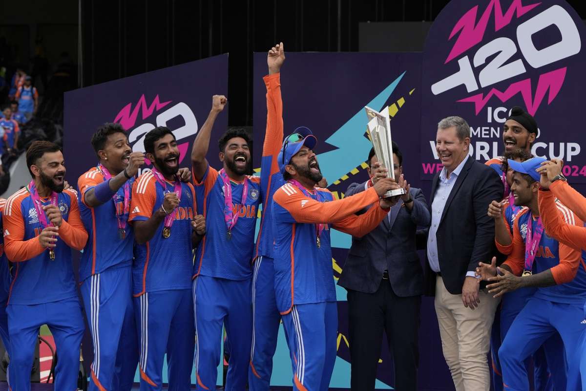 फूट-फूटकर रोए रोहित-विराट, हार्दिक के भी निकले आंसू, जीत के बाद गमगीन हुई टीम इंडिया, रौंगटे खड़े कर देना वाला Video 2 T20 World Cup 2024