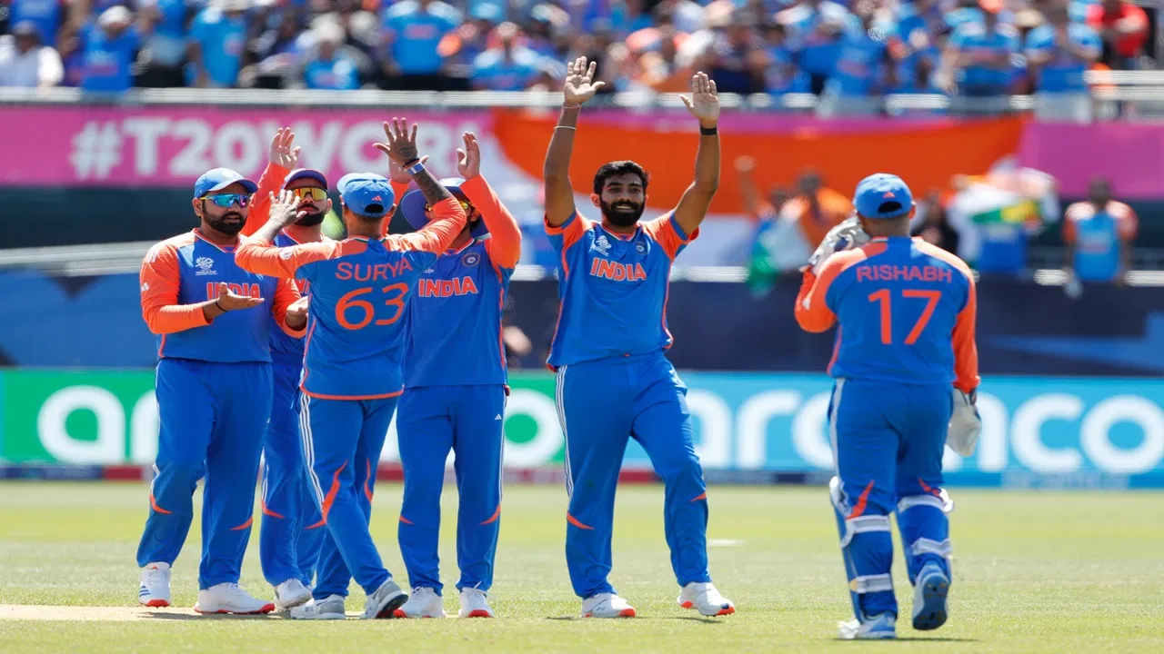टीम इंडिया के साथ ये 4 टीमें सेमीफाइनल में लेंगी एंट्री, मोहम्मद शमी ने की बड़ी भविष्यवाणी 3 Team India