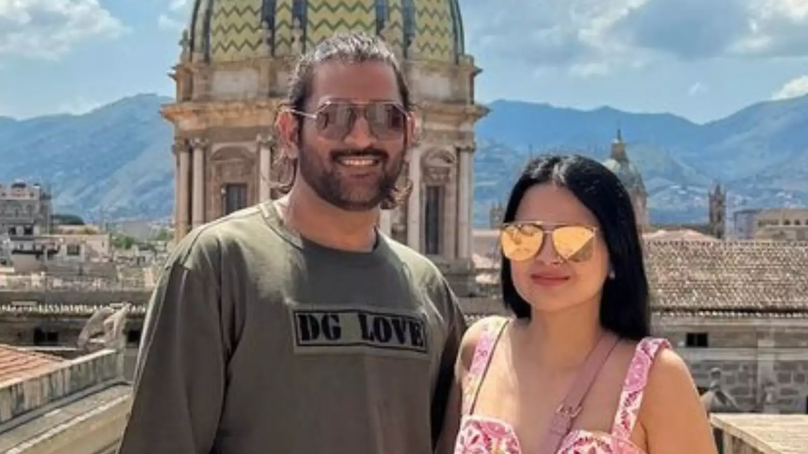 अंबानी की पार्टी में साक्षी धोनी ने कर दी ये शर्मनाक हरकत, शर्म से पानी-पानी हो गए एमएस धोनी, गुस्से में लिया ये फैसला 3 Sakshi Dhoni