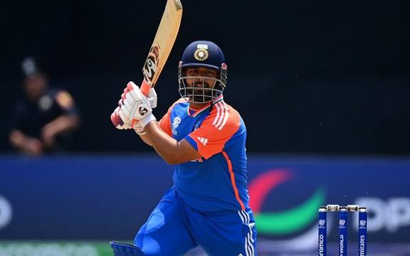 टीम इंडिया को लगा बड़ा झटका, चोटिल हुए ऋषभ पंत, टी20 वर्ल्ड कप के बचे मैचों में ये खिलाड़ी कर सकता है रिप्लेस 4 Rishabh Pant