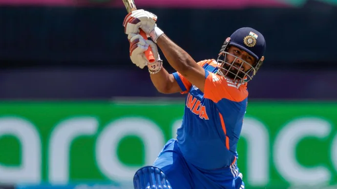 Ind Vs Pak: टीम इंडिया की जीत के 3 सुपरहीरो, जिन्होंने पाकिस्तान को चटाई धूल, 15वें ओवर में पलट दिया पूरा मैच 2 Rishabh Pant
