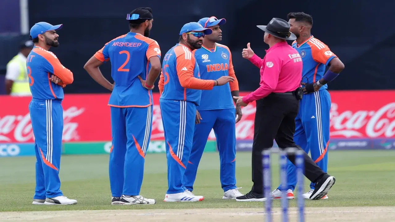 रोहित-विराट नहीं ये भारतीय खिलाड़ी है सबसे खतरनाक, वेस्टइंडीज के महान क्रिकेटर ने किया चौंकाने वाला ऐलान 3 Team India