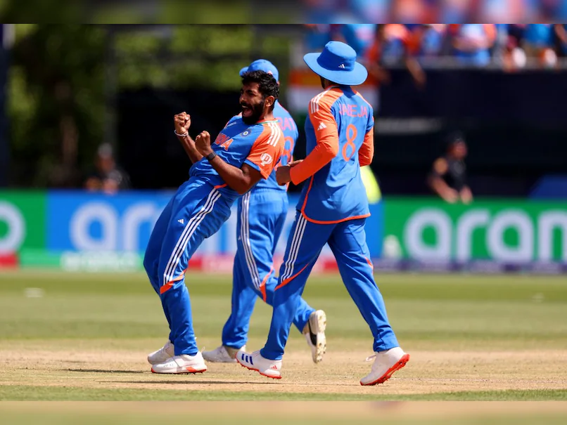 Ind Vs Pak: टीम इंडिया की जीत के 3 सुपरहीरो, जिन्होंने पाकिस्तान को चटाई धूल, 15वें ओवर में पलट दिया पूरा मैच 2 Jasprit Bumrah