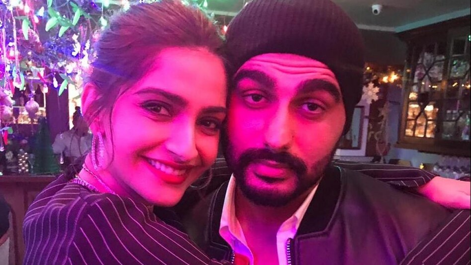 एक-दूसरे के भाई-बहन लगते हैं बॉलीवुड के ये सितारें, बड़े पर्दे पर कर चुके हैं लिपलॉक, लिस्ट देख उड़ जाएंगे आपके होश