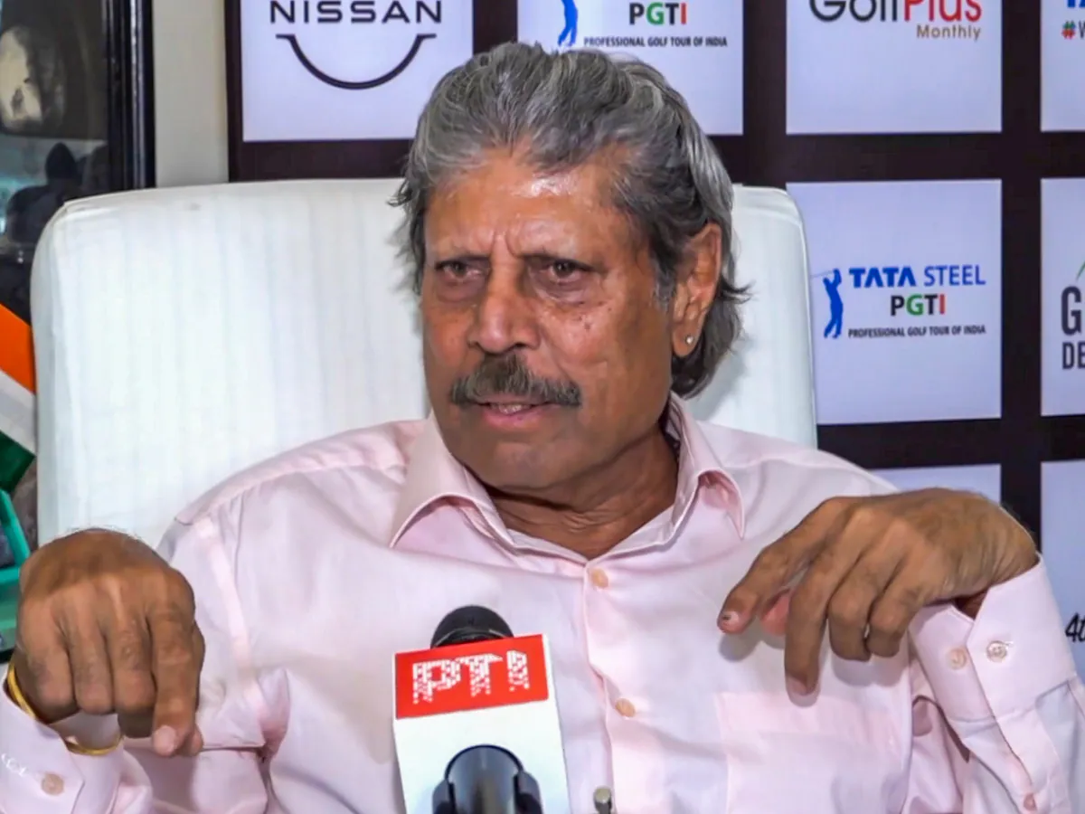 कप्तान ने दी इंसानियत की मिसाल, दान की अपनी वर्ल्ड कप जीत की राशि, कैंसर से पीड़ित पूर्व भारतीय कोच की बचाई जान 3 Kapil Dev