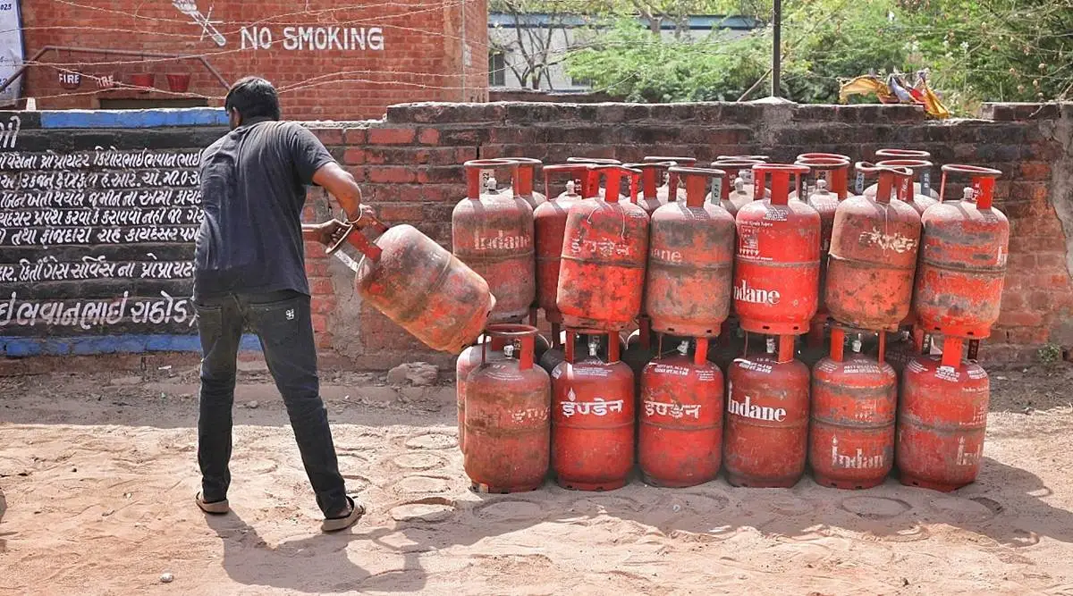 नए नियमों के कारण आपकी जेब हो सकती है खाली, जानिए 1 अगस्त से क्या-क्या होगा महंगा.... 2 New Rules From 1 August