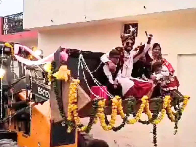 Baraat In Bulldozer-The Groom Felt Bad About What His In-Laws Said, So He Brought His Own Wedding Procession On A Bulldozer