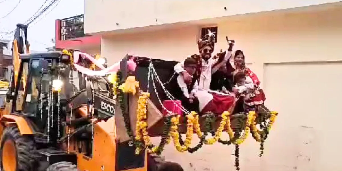 Baraat In Bulldozer-The Groom Felt Bad About What His In-Laws Said, So He Brought His Own Wedding Procession On A Bulldozer