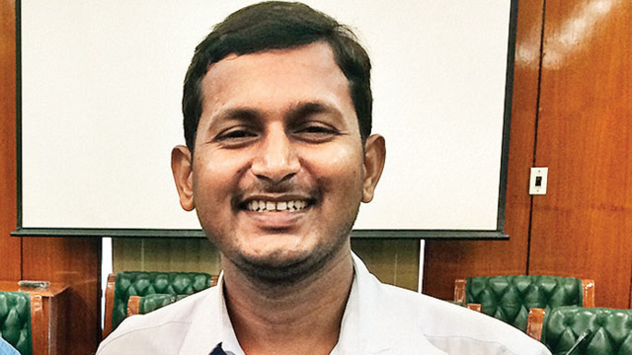 कोई रहा अनाथालय में, तो किसी ने चलाई किराने की दुकान, भारत के वो 5 ऑफिसर्स जिन्होंने संघर्षों में पास की Upsc 4 Upsc Success Stories