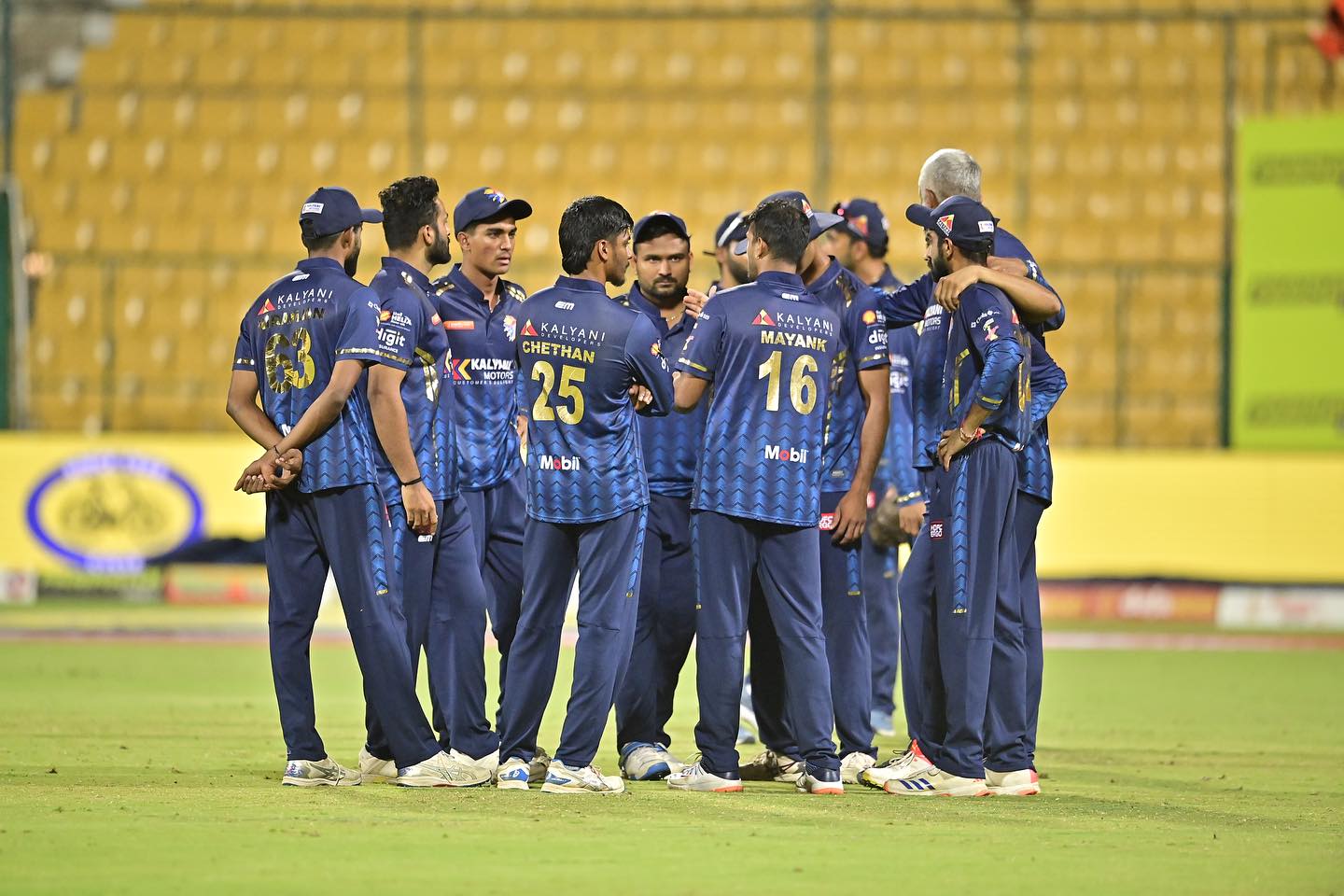 क्रिकेट इतिहास में नहीं हुआ इतना रोमांचक मुकाबला, 3 बार टाई हुआ एक ही मैच, जानिए कैसे निकला परिणाम 4 Bengaluru Blasters