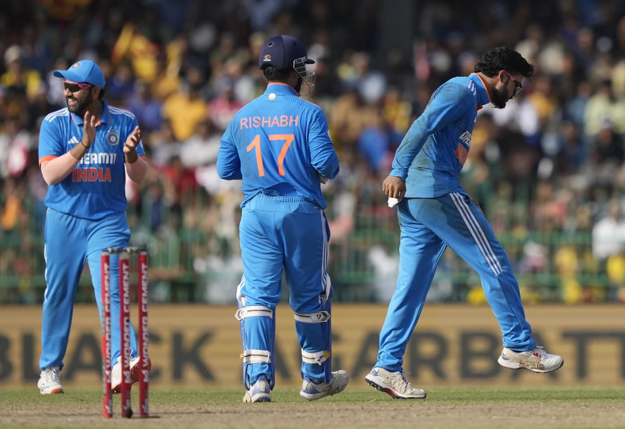 Sl Vs Ind: डेब्यूटेंट रियान पराग ने तोड़ी श्रीलंकाई बल्लेबाजों की कमर, बैक टू बैक 2 विकेट लेकर मचाई सनसनी 2 Riyan Parag