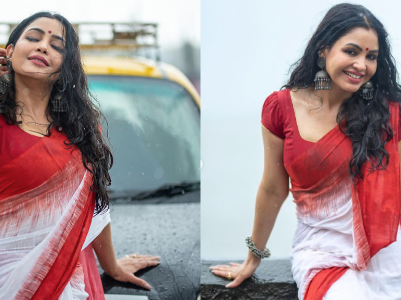 Bhabhi-Ji-Ghar-Par-Hain-Fame-Shubhangi-Atre-Was-Seen-Creating-Havoc-In-The-Rain-Wearing-A-Saree-Her-Killer-Style-Made-Fans-Crazy