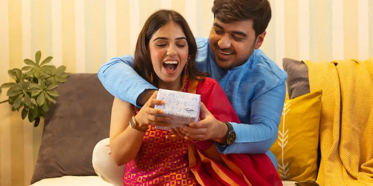 खुशी से झूम उठेगी बहन, जब रक्षाबंधन पर मिलेगा ऐसा गिफ्ट, बजट में भी रहेगा फिट...... 4 Rakshabandhan