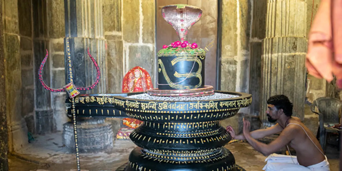 Dont-Use-These-Thing-In-Worship-Of-Lord-Shiv-In- Sawan Shivratri 2024