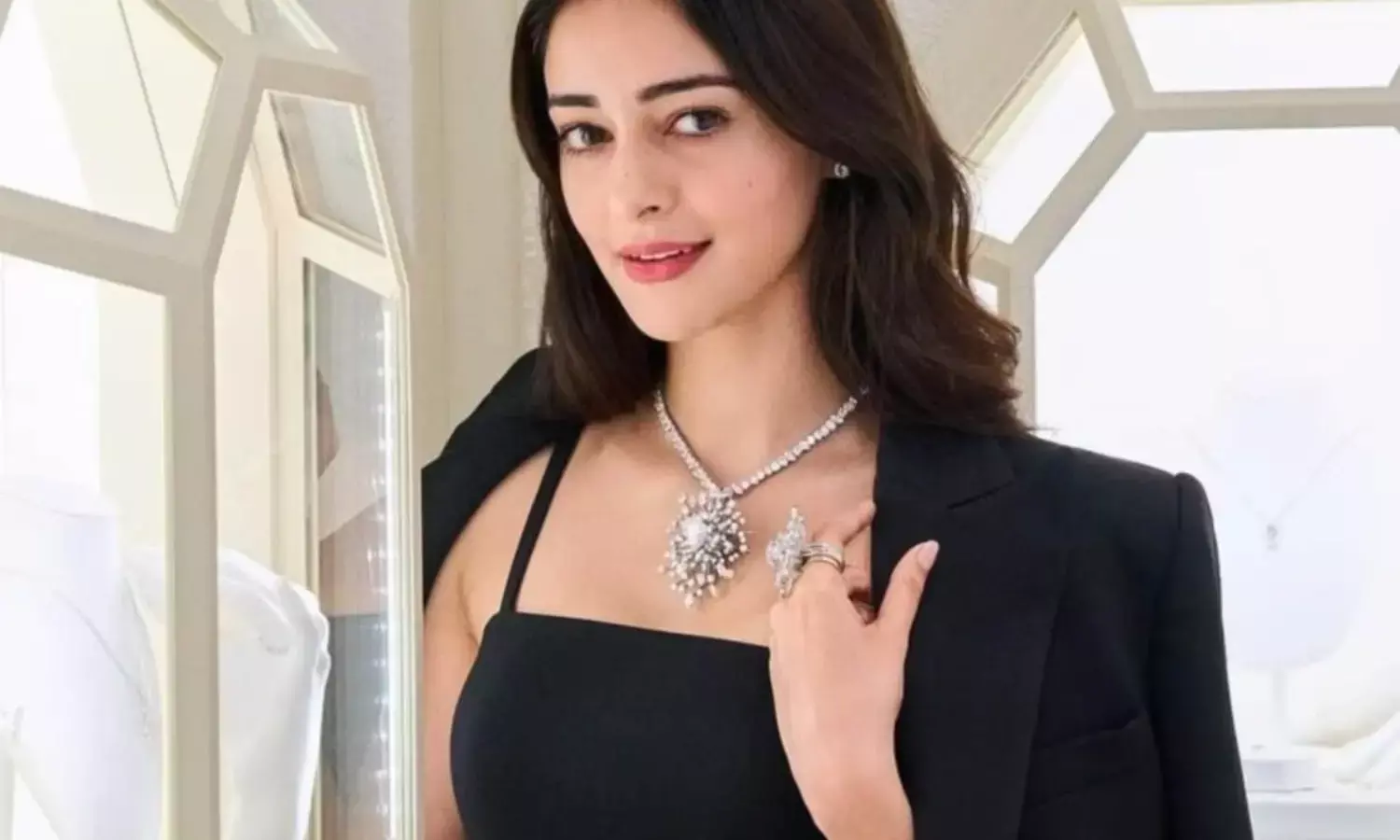 आदित्य से ब्रेकअप के बाद हार्दिक पांड्या से नहीं, बल्कि इस शख्स से इश्क के पेच लड़ा रही हैं अनन्या पांडे, वायरल हुई तस्वीरें 2 Ananya Panday