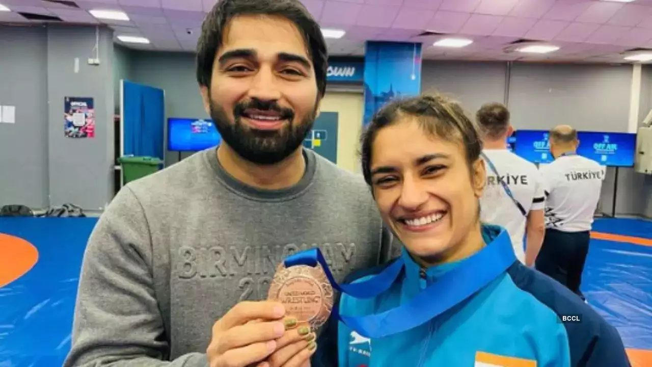 इंडियन रेलवे में हुई मुलाकात, फिर संघर्षों से लड़कर लिए सात फेरे, जानिए विनेश फोगाट की दिलचस्प लवस्टोरी