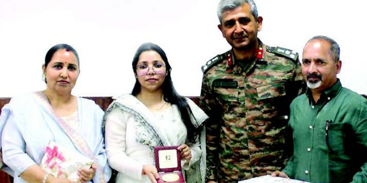 दर्जी की बेटी ने पेश की नई मिसाल, गरीबी में रहकर बनी जज, लाखों लड़कियों के सपनों को दी उड़ान 