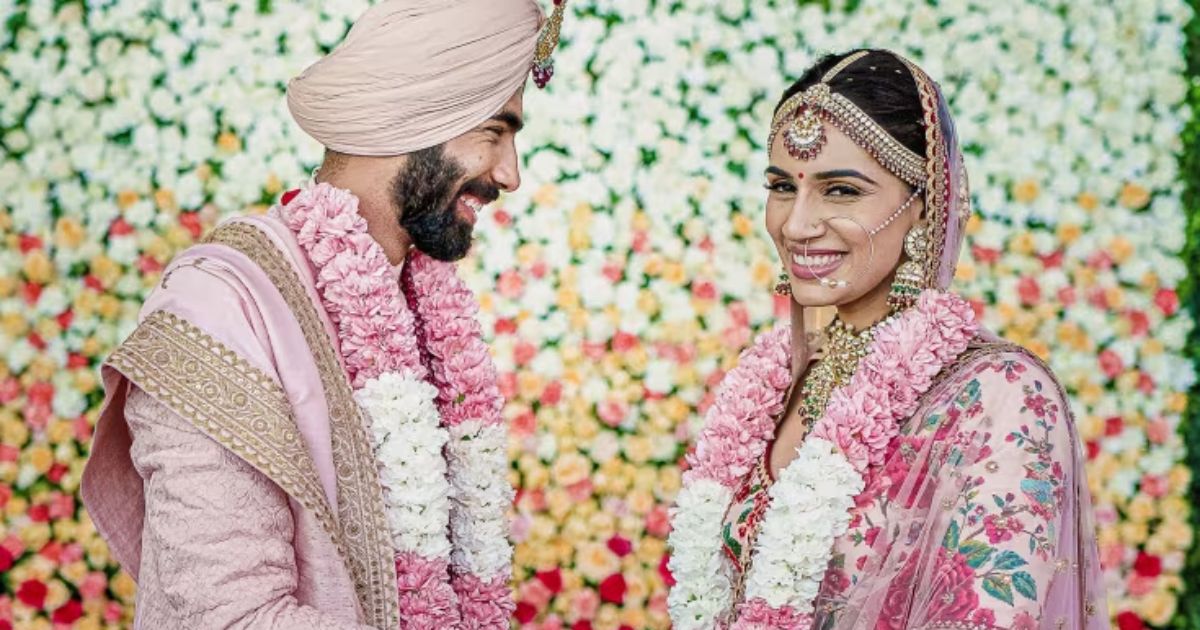 जसप्रीत बुमराह को धोखा दें रही हैं संजना गणेशन, अंजान शख्स को किस करते हुए वायरल हुई तस्वीरें 3 Sanjana Ganesan And Jasprit Bumrah