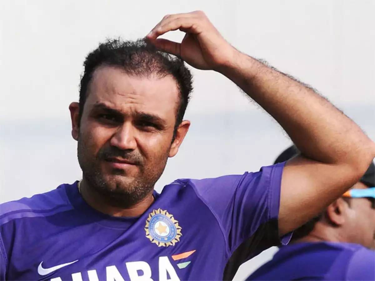 हेयर फॉल के सामने मजबूर हुए विपक्षियों के छक्के छुड़ाने वाले टीम इंडिया के ये सूरमा, करवाना पड़ा ट्रांसप्लांट 3 Virender Sehwag