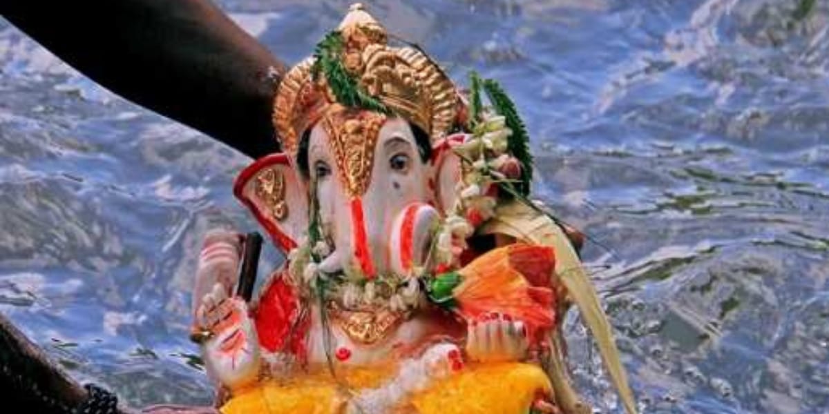 क्यों जल में बहा दी जाती है गणेश प्रतिमा? हजारों सालों से चली आ रही ये पंरपरा, महाभारत से है गहरा संबंध 