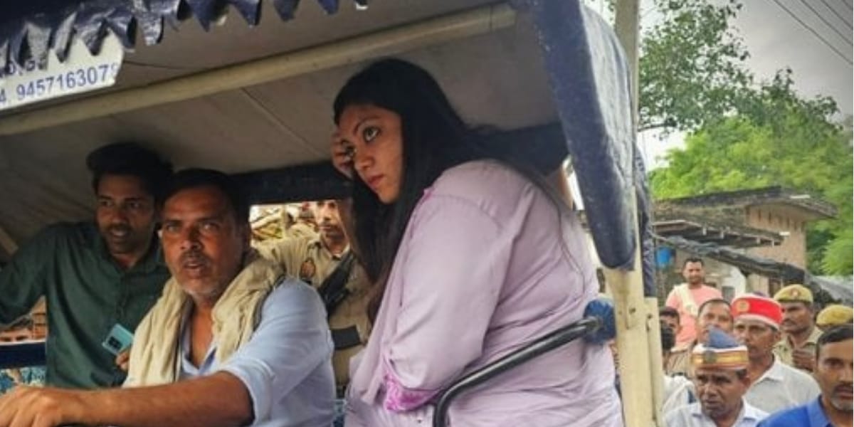 महिला Dm ने Upsc में 10वीं रैंक हासिल की, बचपन से ही थी पढ़ाई की लगन, पिता और पति भी हैं आईएस ऑफिसर