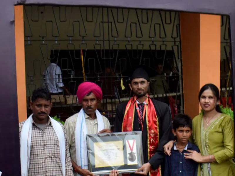 Farmer'S Son Sanjay Chauhan Completed His Mbbs Degree, Now He Is Making People Healthy
