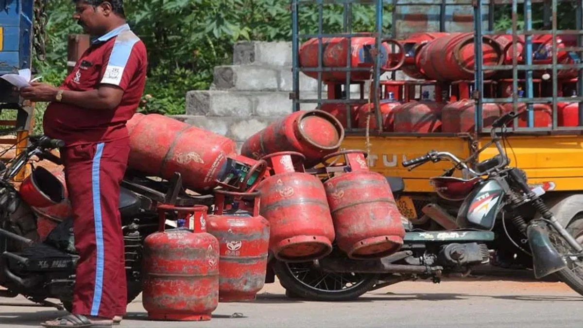 Gas Cylinder Can Now Be Purchased For Only Rs 450, Know The Complete Update