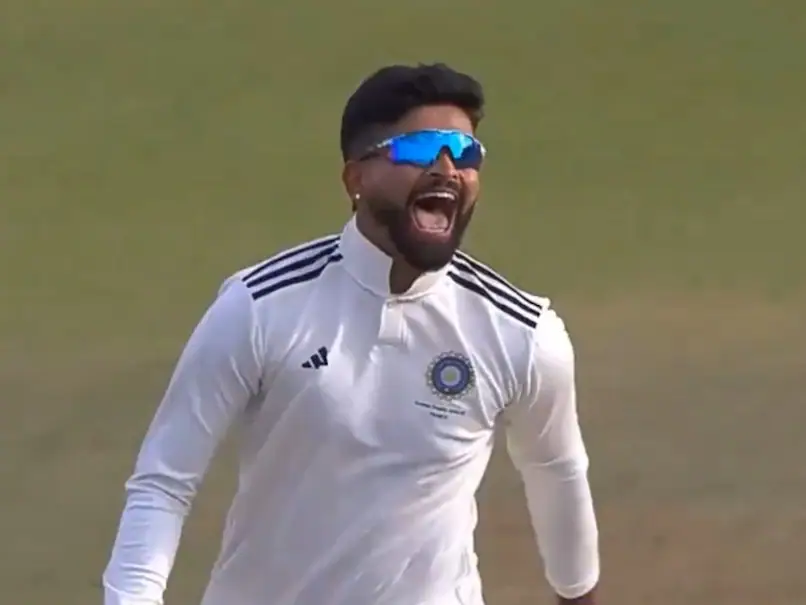 टीम इंडिया के स्टार बल्लेबाज श्रेयस अय्यर बल्लेबाजी में हुए फेल तो गेंदबाजी में किया कमाल, वायरल हुआ वीडियो 2 Shreyas Iyer