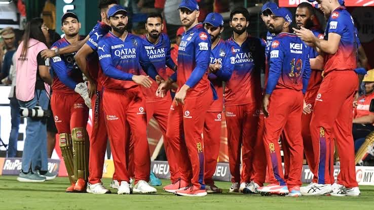 Ipl 2025 से पहले Rcb लेंगी बड़ा फैसला, फाफ डुप्लेसिस को हटा विराट कोहली के जिगरी को बनाएगी Rcb का कप्तान 2 Faf Du Plessis