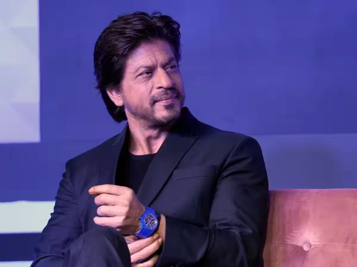 'खेलना नहीं आता फिर भी...' शाहरूख खान ने सरेआम उड़ाया एमएस धोनी का मजाक, बताया अब ले लेना चाहिए संन्यास 3 Shahrukh Khan