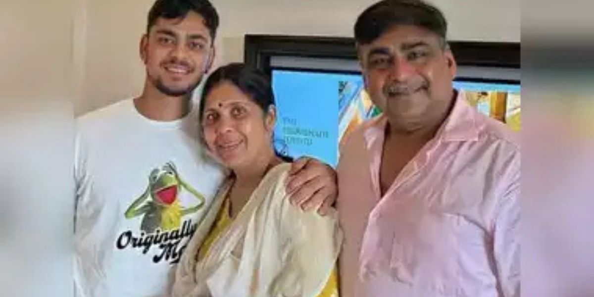 टीम इंडिया से बाहर हुए ईशान किशन ने छोड़ा क्रिकेट, पिता के साथ बिहार की इस पार्टी में हुए शामिल 3 Ishan Kishan