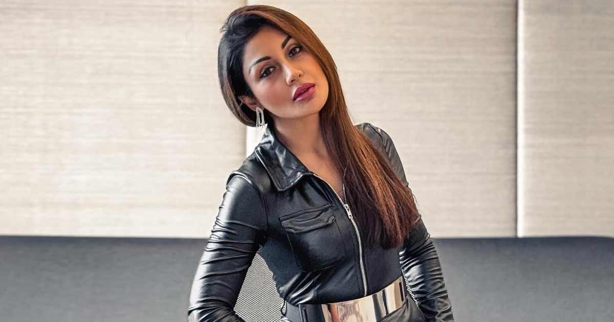 दूध में पड़ी मक्खी की तरह बॉलीवुड से निकाल कर फेंक दी गईं ये 5 हसीनाएं, कभी इंडस्ट्री में मचाया था तहलका 5 Rimi Sen
