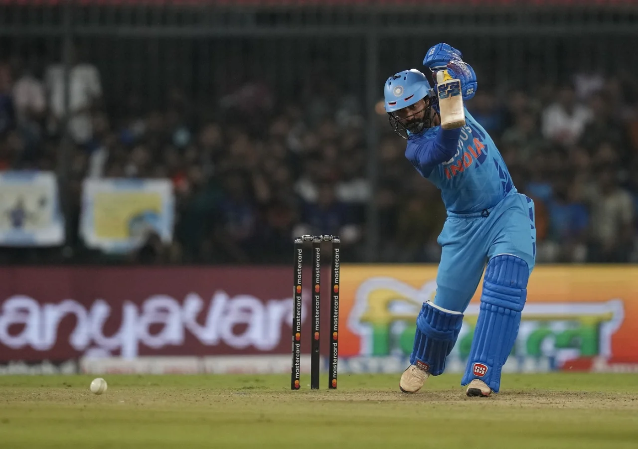 पैसों के लिए दिनेश कार्तिक ने देशभक्ति को भी किया नजरअंदाज, भारत को धोखा देकर विदेशी टीम के बने कप्तान 2 Dinesh Karthik