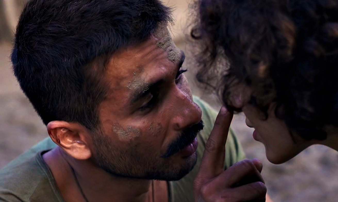जब बहती नाक के साथ शाहिद कपूर ने कंगना रनौत को किया था किस, एक्ट्रेस को खाने से भी आने लगी थी घिन 2 Shahid Kapoor