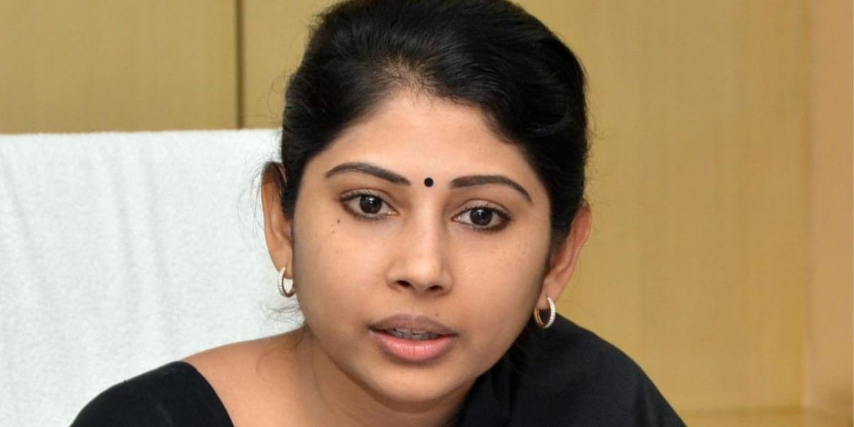 Ias अफसर की 12वीं की मार्कशीट हुई वायरल, 500 में से आए इतने नंबर, देखकर कहेंगे - 'ब्यूटी विद ब्रेन..' 3 Ias Officer