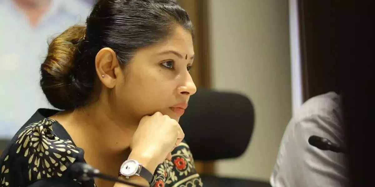 Ias अफसर की 12वीं की मार्कशीट हुई वायरल, 500 में से आए इतने नंबर, देखकर कहेंगे - 'ब्यूटी विद ब्रेन..' 5 Ias Officer