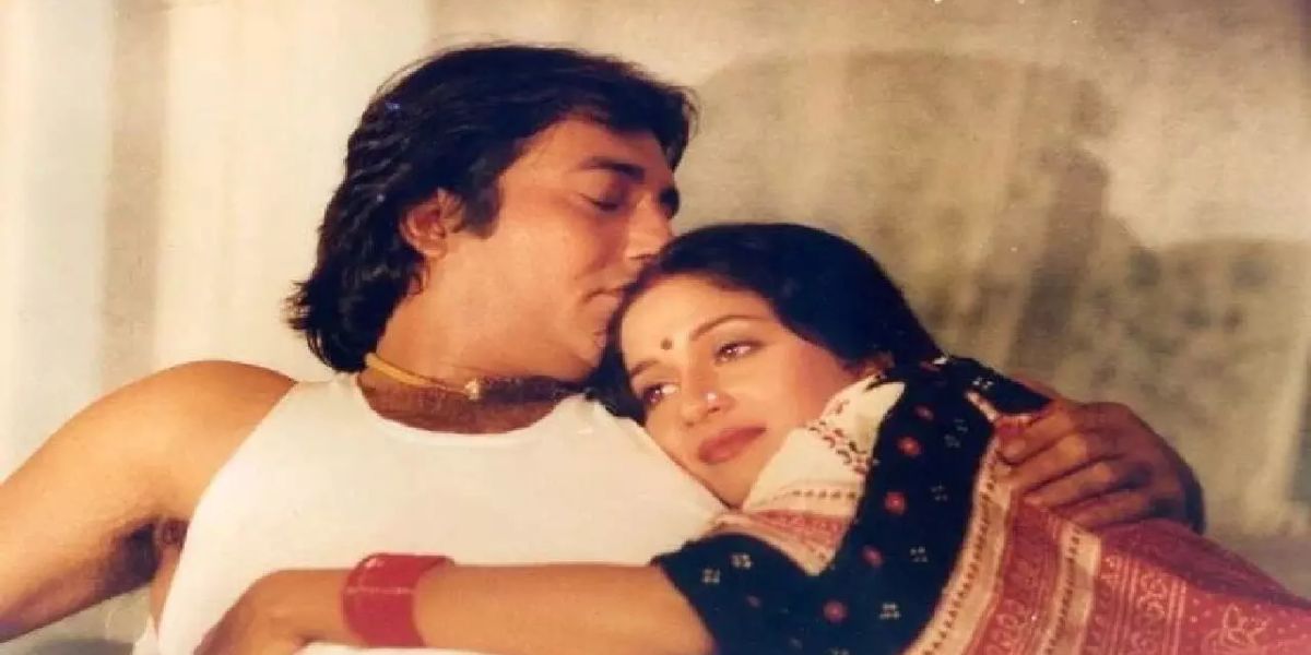 21 साल की उम्र में माधुरी दीक्षित के साथ हो गई थी बड़ी अनहोनी, इस एक्टर ने शूटिंग के बहाने लहूलुहान कर डाले थे होंठ 4 Madhuri Dixit-Vinod Khanna