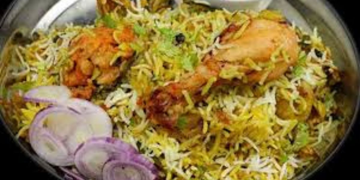 होटल में बिरयानी खान मुस्लिम महिला को पड़ा महंगा, 8 लाख रूपये की लगी चपत 4 Chicken Biryani