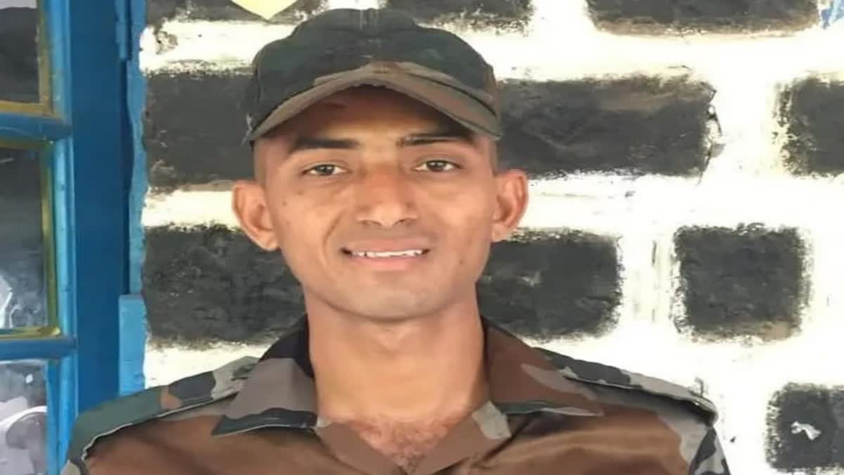मां-बाप चैन से सो सके, इसलिए जवान ने छिपाई कश्मीर की पोस्टिंग, शहीद होने पर मालूम हुई दर्दनाक सच्चाई 2 Martyr Murali Naik