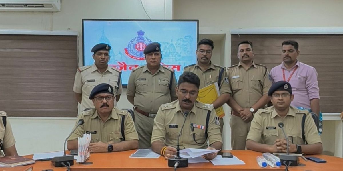 शादी के बाद भी रोक - टोक करती थी मां, सनकी बेटे ने पहले गला घोटा, फिर कुल्हाड़ी से काटा शरीर 2 Murder