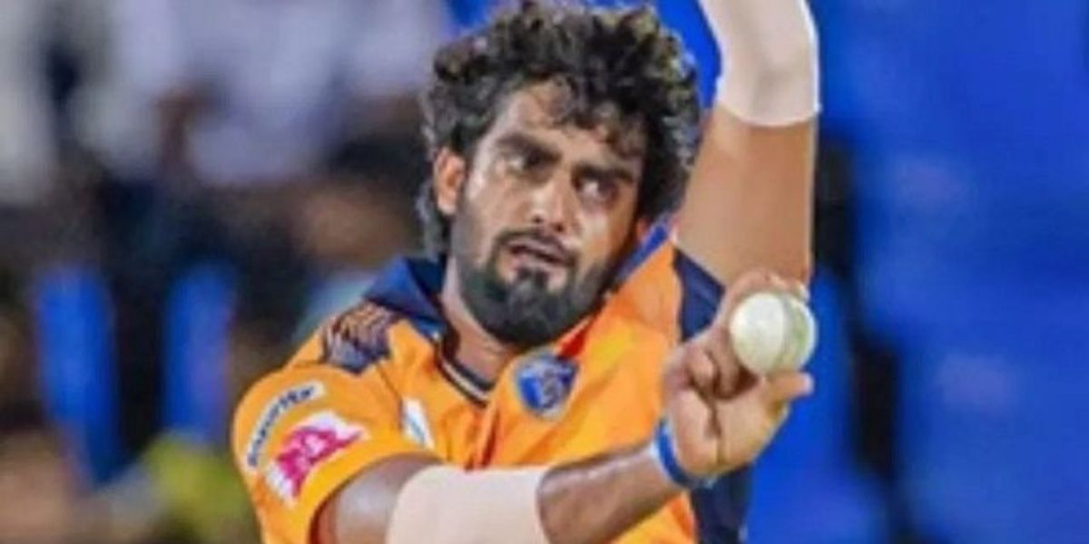 Rcb ने जिसे समझा था बोझ, उसी गेंदबाज़ ने हैट्रिक लेकर उड़ाए होश, फ्रेंचाइजी को दिया मुंहतोड़ जवाब 2 Rcb