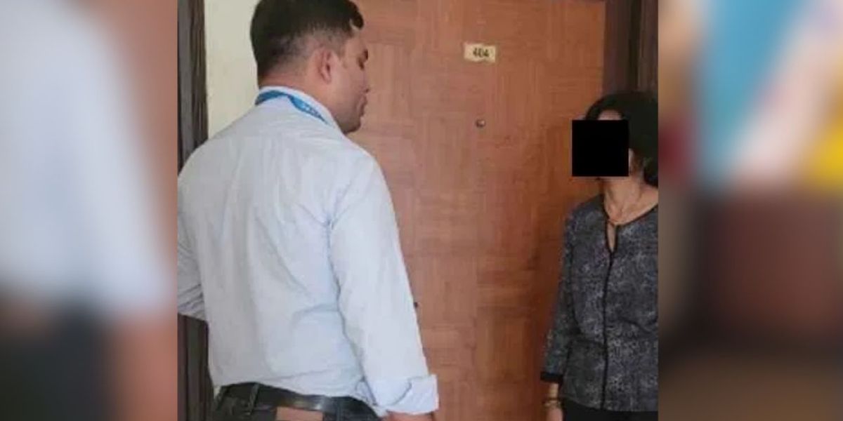 पालतू कुत्ते की मौत ने तोड़ दिया लड़की को, 4 दिन तक उसके पास बैठकर खाती-पीती रही, फिर हुआ ये... 2 Pet Dog