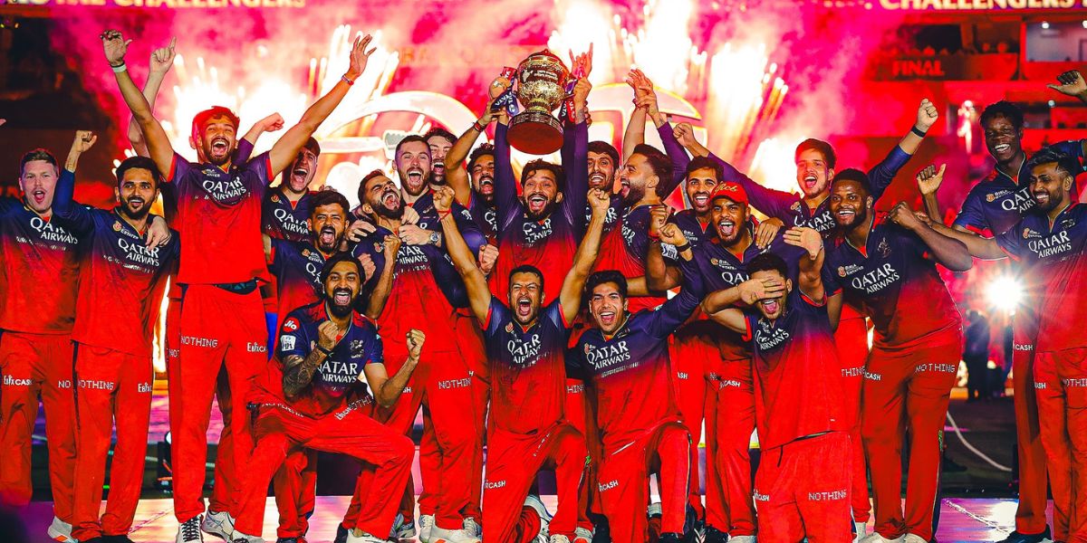 आखिरकार विराट कोहली ने उठाई Ipl ट्रॉफी, कप्तान रजत पाटीदार की बदौलत पूरा हुआ सपना, देखिये जश्न का पूरा वीडियो 2 Royal Challengers Bengaluru