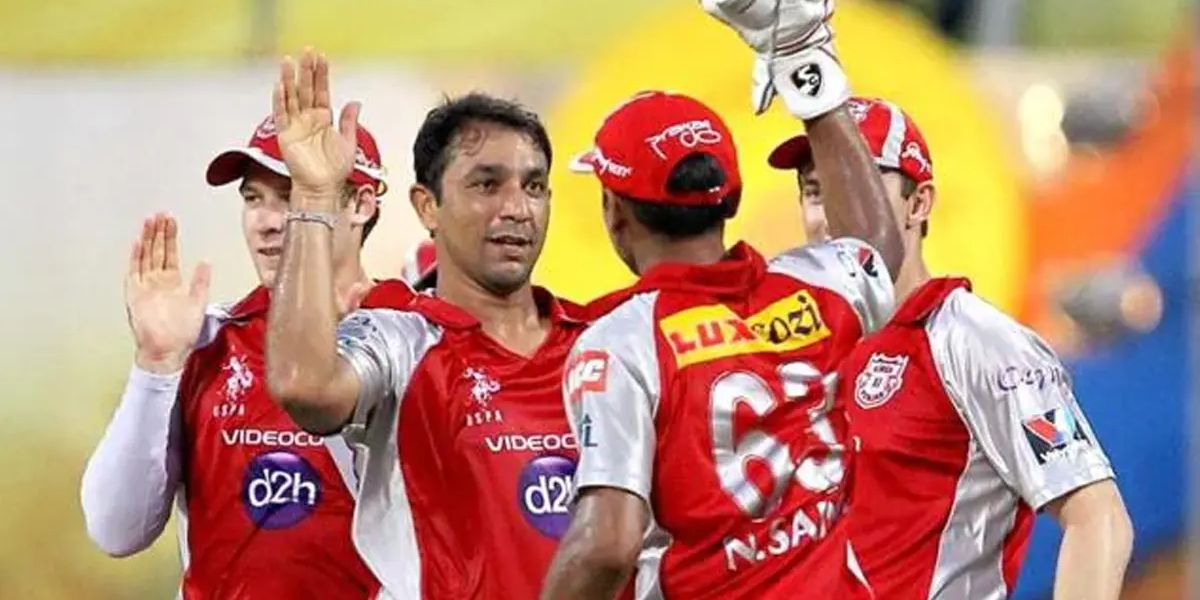 Ipl खेलने वाले इस दिग्गज ने भारत को दिया धोखा, पाकिस्तान टीम का बना नया हेड कोच 2 Azhar Mahmood